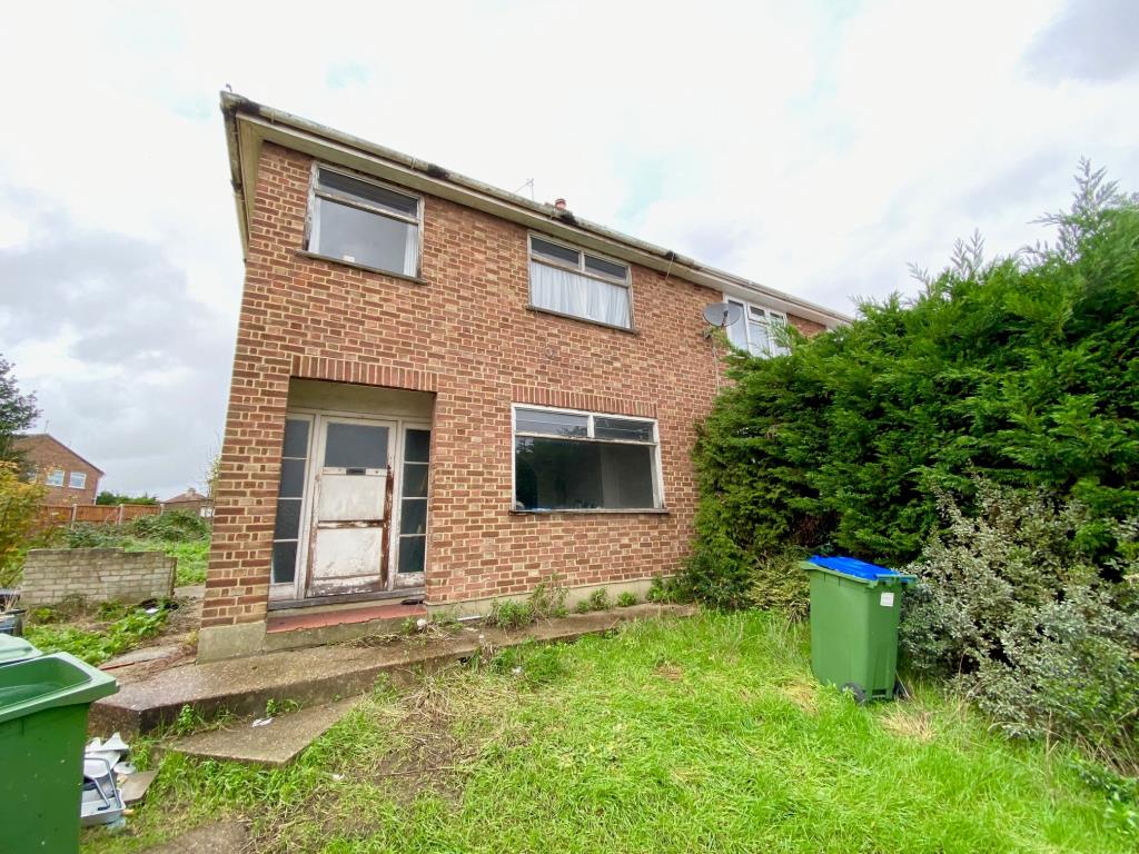 Lot: 116 - SEMI-DETACHED HOUSE FOR IMPROVEMENT - 